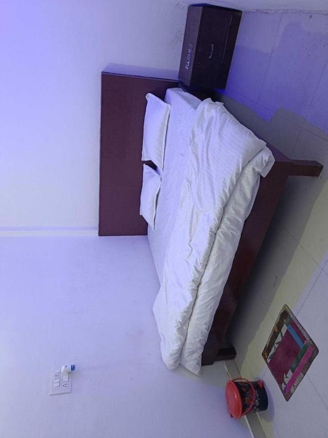 Oyo Pandey Ji Guesthouse Gorakhpur Eksteriør billede